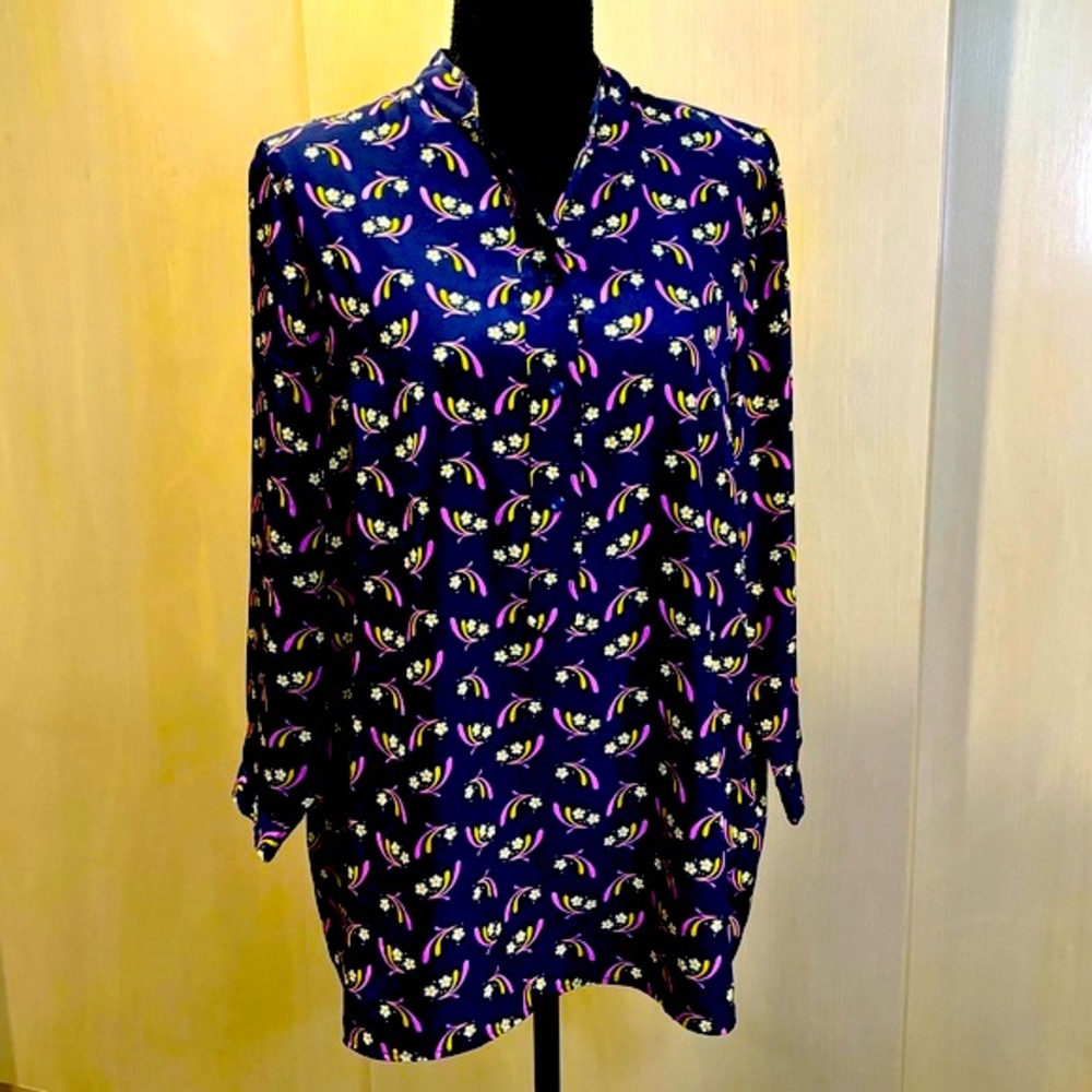 Uniqlo Navy Blue three quarter sleeve blouse, size XL